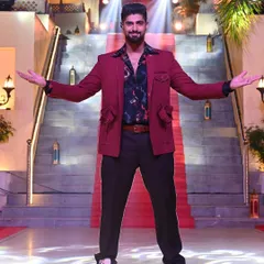 Tanuj Virmani strikes a pose on the set of MTV Splitsvilla in our maroon designer jacket. This collaboration highlights our ability to create occasion wear that is perfect for the spotlight.