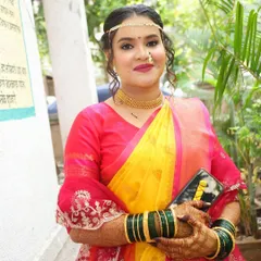Another shot of my beautiful 'navri'. The soft curls and traditional mundavalya (forehead ornament) complete this authentic and timeless Maharashtrian bridal look.