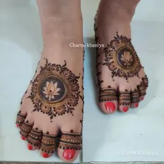 A simple and elegant leg design. This mehendi features a beautiful lotus mandala on the top of the foot, with detailed patterns on the toes.
