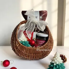 This charming Christmas and New Year goodie basket is perfect for gifting. It's filled with treats and a festive tree-shaped candle.