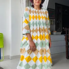 Merry Christmas. For the holiday, I wore this gorgeous block print kurta and pants combo. I love how the three colors are blended so perfectly, and it's so comfortable.