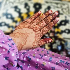 A delicate and pretty floral design that covers the back of the hand. This style is great for someone who wants elegant but not overly heavy henna work.