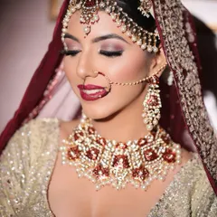 A classic bridal pose showcasing my red and white meenakari rental set. This is a popular choice for MUAs looking for traditional jewellery for their clients.