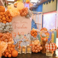 A spooky and fun pumpkin-themed birthday setup for a 5-year-old. We used shades of orange, grey, and white balloons along with pumpkin cutouts to create a festive autumn atmosphere.