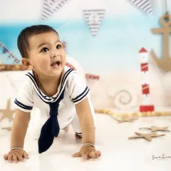 A happy crawl from the cutest sailor on the seven seas. The nautical-themed set is perfect for an adventurous little one.