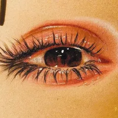 This hyper-realistic eye drawing took over 20 hours. I try to give my best in every piece, and I'm really happy with how the light and shadow turned out here. Let me know what you think.