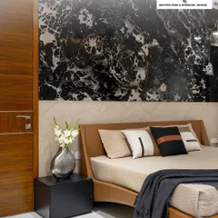 For a touch of drama, I used a striking black marble panel as a headboard. This bold feature is balanced by a neutral color scheme and soft textiles, creating a luxurious and contemporary sleeping space.