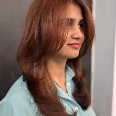 This rich, warm copper tone is enhanced by feathered layers that create incredible movement and volume. This is main character energy.