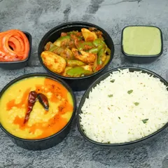 A perfect example of my Half Meal plan. This combo includes a flavourful Dal Tadka, a seasonal dry vegetable sabzi, and fluffy steamed rice, served with a side of chutney and salad.