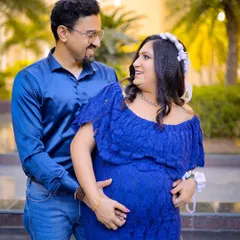 Capturing the happy interactions between partners is a key part of my maternity sessions. These are the moments that truly tell your story.
