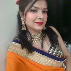 Another beautiful Karwa Chauth makeup look. A bold red lip and defined eyes are a timeless choice for this special festival.