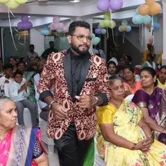 Making my entrance through the crowd at a society event. I love to start the magic right in the middle of the audience.