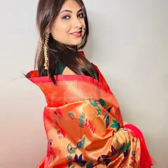 When tradition meets a self-made glow. This is a simple, beautiful look on myself, featuring a traditional nath and saree paired with minimal makeup that lets the skin breathe.