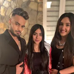 A happy moment on the set of 'Yaara' with Indeep Bakshi and Ashnoor Kaur. Building a good rapport with the artists I style is so important for a creative and positive atmosphere on set.