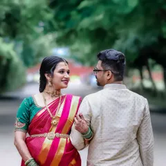A look of love and shared dreams. This shot focuses on the couple's interaction during their traditional maternity photoshoot, highlighting their bond.