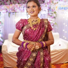This look captures the joy of a bride-to-be, featuring a complete rental set with a kamarband (waist belt) to accentuate the saree's drape.
