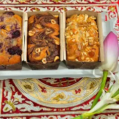 A trio of our popular eggless tea cakes, perfect for a simple and elegant Diwali gift. This set includes our lemon raspberry, Nutella swirl, and dry fruit nutty vanilla tea cakes, ready to be shared.