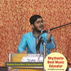 Mr. Chinmay Dharmadhikari, a recipient of the "Rhythmite Best Music Educator" award for Hindustani Classical Singing. Our vocal courses are rooted in strong classical foundations.