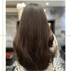 A sophisticated and rich chocolate brown hair color. This shade adds depth and elegance, and I finished it with a healthy, glossy shine.