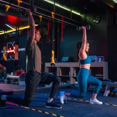 Here are two members performing lunges with an overhead press during a Double Strength session. This class is perfect if you love lifting and want to focus solely on strength work without the cardio component.