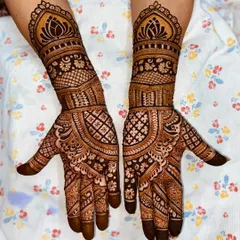 A lovely full-hand design that is less dense than a bridal pattern, featuring a large lotus motif at the wrist. Perfect for a close family member.