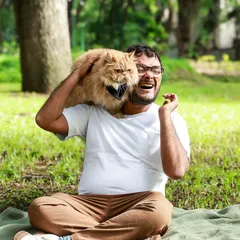 Who says only dogs have all the fun? This was my first time shooting cats outdoors and it was a magical experience. Capturing these candid, playful moments with our feline friends is just as rewarding and shows that every pet is family.