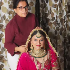 A final check before the bride is ready. I take pride in making sure the entire look, including the placement of the dupatta and jewelry, is flawless.