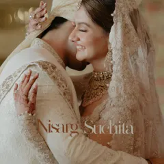 The embrace that says it all. This close-up of Suchita and Nisarg hugging after their ceremony is full of love, relief, and pure joy. It’s these small, intimate gestures that tell the biggest stories.