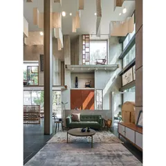 We imbibed the ethos of Magari, which is timelessness, into creating spaces with bespoke furniture pieces that are true to their natural materials. The multi-level display creates dynamic sightlines throughout the showroom.