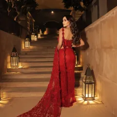 The long, flowing trail of this red saree-gown adds a touch of drama and makes for a grand entrance.