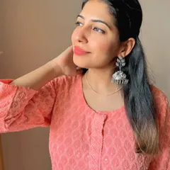 A simple and elegant look for any day. Here I am wearing a pair of my oxidized leaf jhumkas with a simple pink kurti, showing how easy it is to style my pieces.