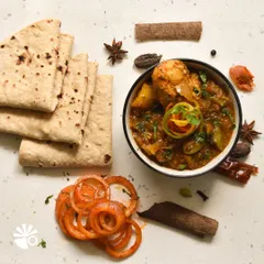 A perfect midweek treat! This bowl of delicious Kadhai Chicken, served with soft, home-like rotis and jeera rice, is the kind of comforting meal that makes any day better.