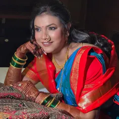 A moment of quiet reflection for my Maharashtrian bride. Her makeup is soft and natural, enhancing her beauty without overpowering the traditional elegance of her saree and jewellery.