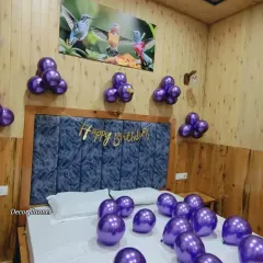 A close-up of the headboard area, with the 'Happy Birthday' banner and surrounding balloon clusters. This shows how a focused decoration can make a big impact.