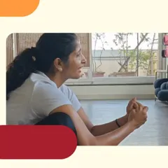Our founder, Namita ji, guiding students during the Kunjal Kriya online workshop. Her detailed instructions and supportive presence ensure everyone can experience the benefits of this practice safely and effectively.