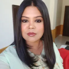 My go-to look is often a simple, smudged smokey eye with a glossy nude lip. It's quick, easy, and perfect for when I want to look put-together without spending too much time.
