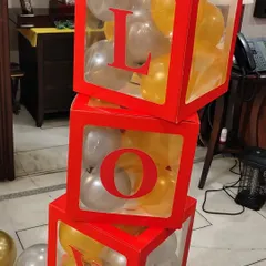 These large, transparent blocks can be filled with balloons and used to spell out words like "LOVE" or "BABY," adding a modern and personal touch to any setup.