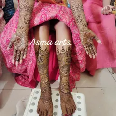 A complete bridal henna package, with full coverage on both the hands and feet. The floral vine pattern on the legs and feet perfectly complements the design on the arms.