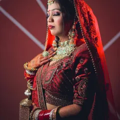 A soft and elegant pose contrasted with dramatic red lighting, showing the versatility of this creative style.