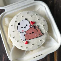 This adorable bento cake features the popular "Bubu and Dudu" bear characters hugging. It's a sweet and simple way to show affection for an anniversary or just because.