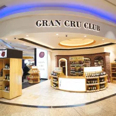 The storefront of the Gran Cru Club at Mumbai Airport. Our exterior commercial photography ensures that the entrance and branding are presented in a clean, inviting manner to attract footfall.