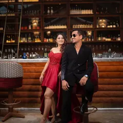 A fun and candid moment at the bar. Jinal's soft glam makeup, featuring defined eyes and glowing skin, looks fabulous in every setting.