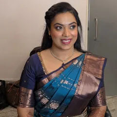 A classic South Indian engagement look. Dressed in a beautiful blue Kanjeevaram saree, her makeup is kept elegant and timeless with defined eyes and a warm skin tone.