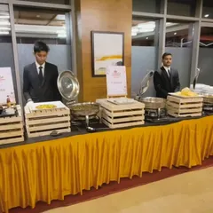 Our team setting up a buffet for a house warming party at Auris Serenity. We use rustic wooden crates and elegant chafing dishes to create a stylish yet functional food station.