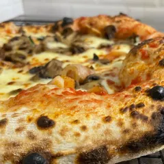 This is my Fungi pizza, made with caramelized onions and sautéed mushrooms on a 72% hydration dough. The combination of sweet onions and earthy mushrooms creates a deep, savory flavor that makes it a customer favorite.
