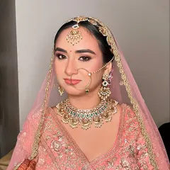 A closer look at this pretty-in-pink bride. The makeup is perfectly balanced, with defined brows, a delicate winged liner, and a soft matte pink lip that completes the look.