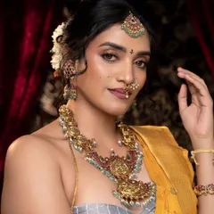 I have a special love for antique jewellery that tells a story. This exquisite Kempu stone necklace set, with its vibrant colors and detailed craftsmanship, is inspired by classic artistry and adds a touch of royal elegance to any outfit.
