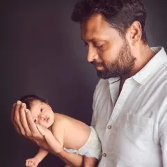 The way a father holds his newborn in his hands shows both strength and tenderness. These are the emotional parent-child portraits we love to create.
