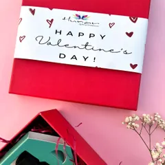 The presentation matters just as much as the gift. Our Valentine's boxes are wrapped in a custom sleeve with a heartfelt message, making the unboxing experience extra special.