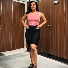 This was a huge personal win. For the first time, I wore a cropped top to the gym, not because I was at my leanest, but because I was at my most confident. My coaching is about helping you feel good and strong in your own skin, celebrating your body for what it can do, not just how it looks.